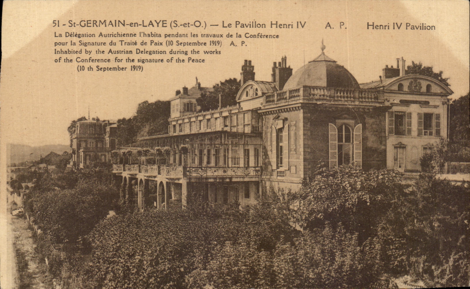CPA St Germain en Laye Le Pavillon Henri IV La Delegation Authrichienne l'Habit Pendent les travaux de la Conference
