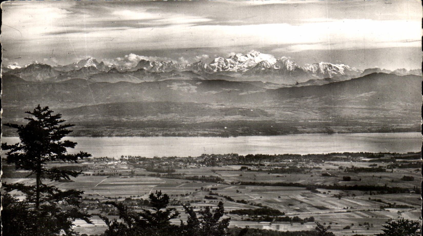 Vue du lac Léman et des Alpes — La Roue Blanche, Divonne, Col de la Faucille — éditeur inconnu, n° de série non visible