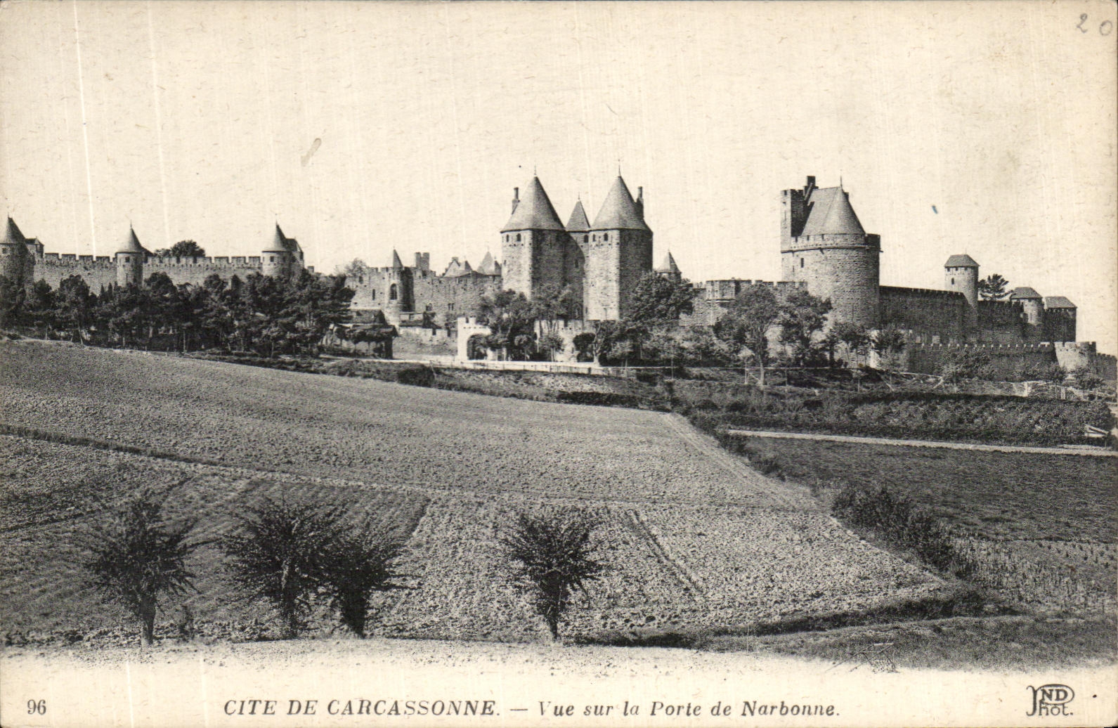 CPA Cite De Carcassonne Vue sur la Porte de Narbonne