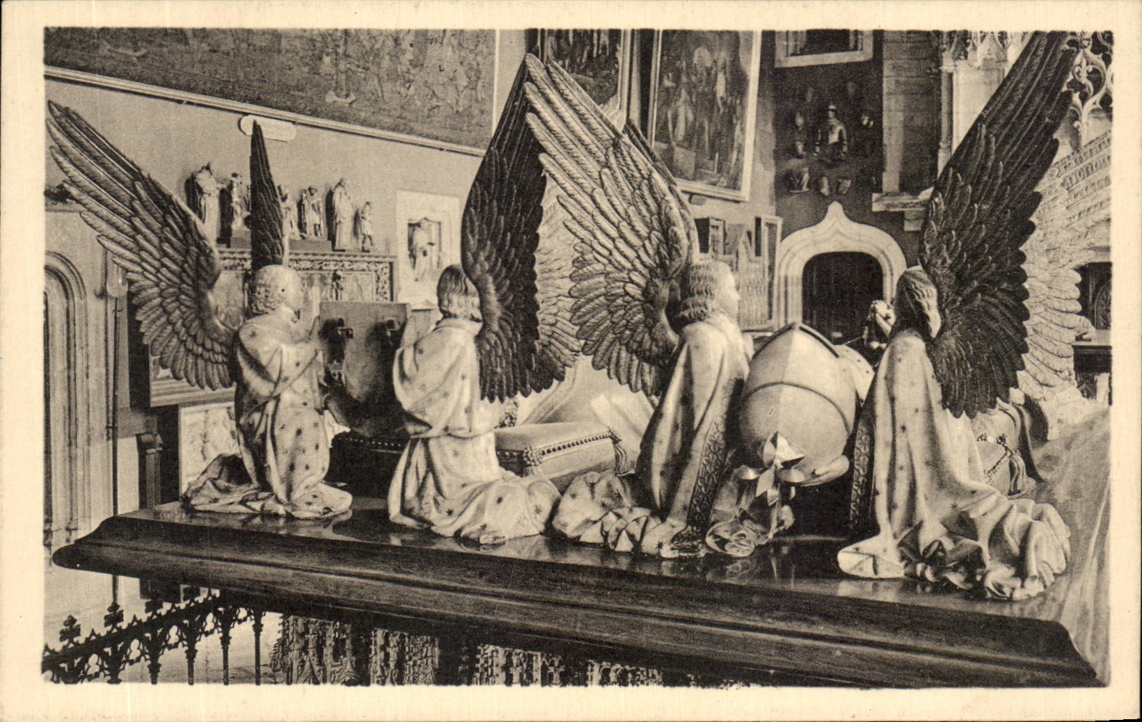 CPA Dijon Le Musee Le Tombeau De Jean Sans Peur Et De Marguerite De Baviere