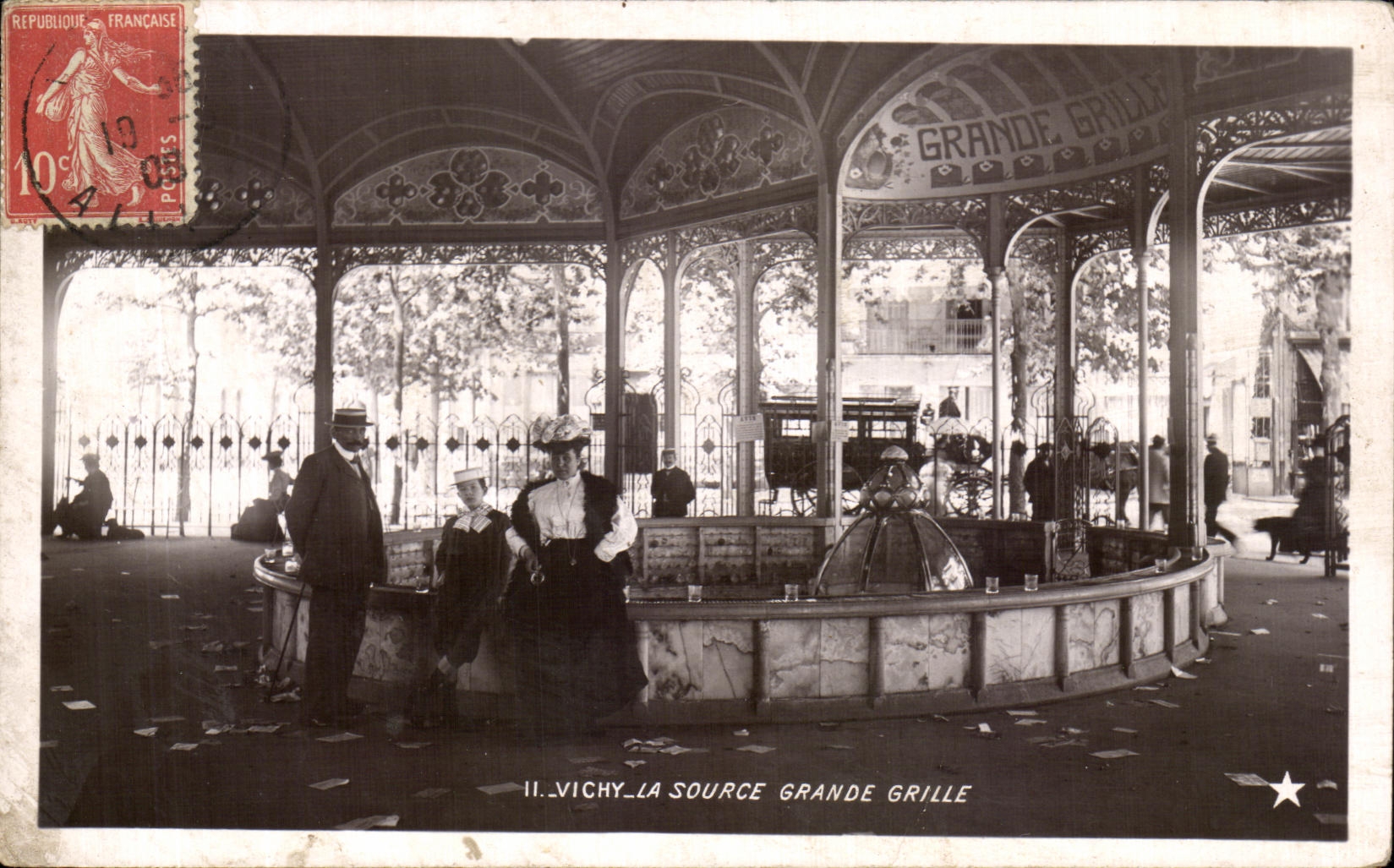 CPA Vichy La Source Grande Grille