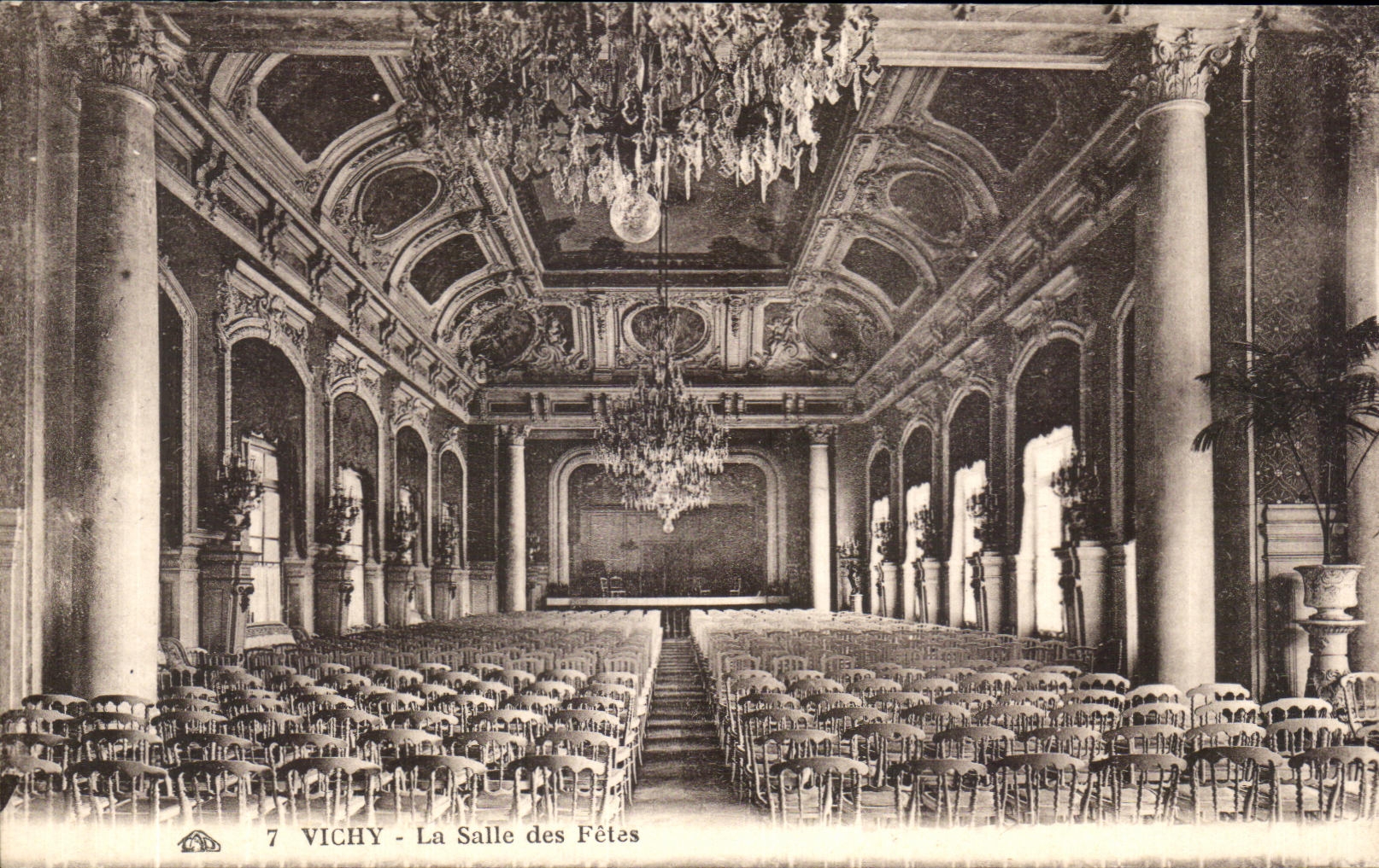 CPA Vichy La Salle des Fetes