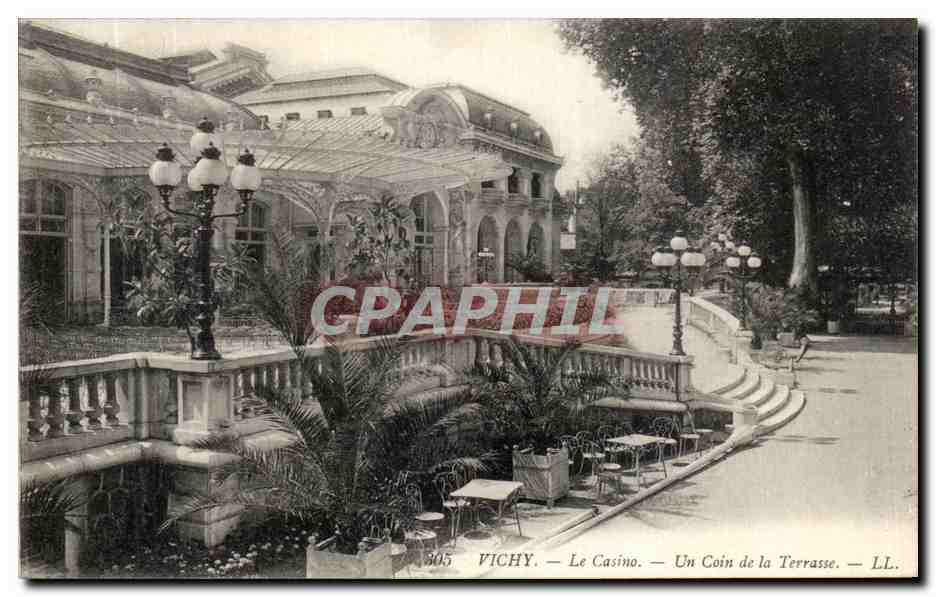 CPA Vichy Le Casino Un Coin de la Terrasse