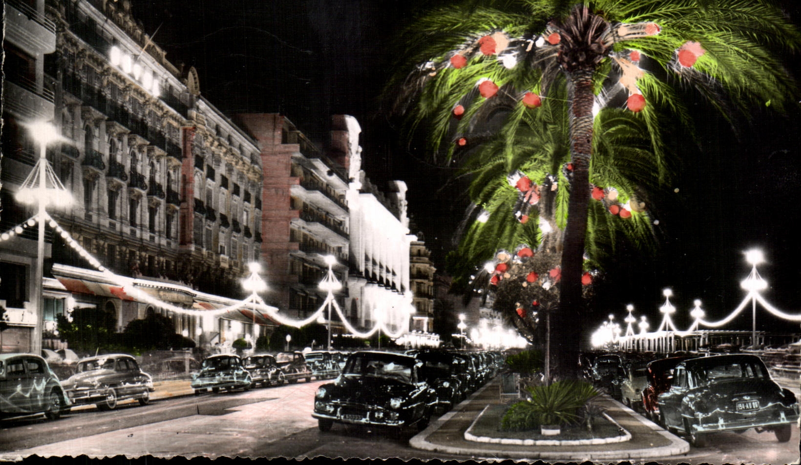 CPA La Cote D'Azur Nice La Promenade des Anglais la nuit