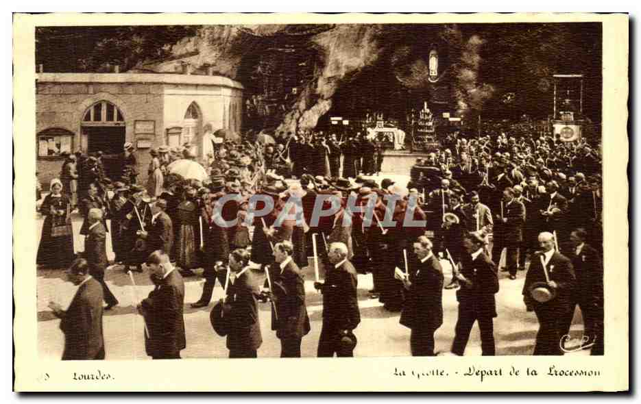 CPA Lourdes PLa grotet Depart de la Procession