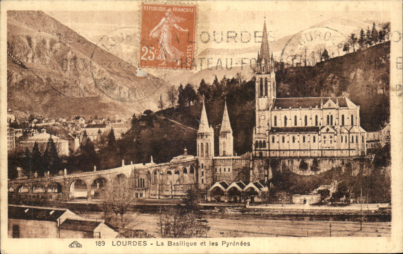 CPA Lourdes La Basilique et les Pyrenees