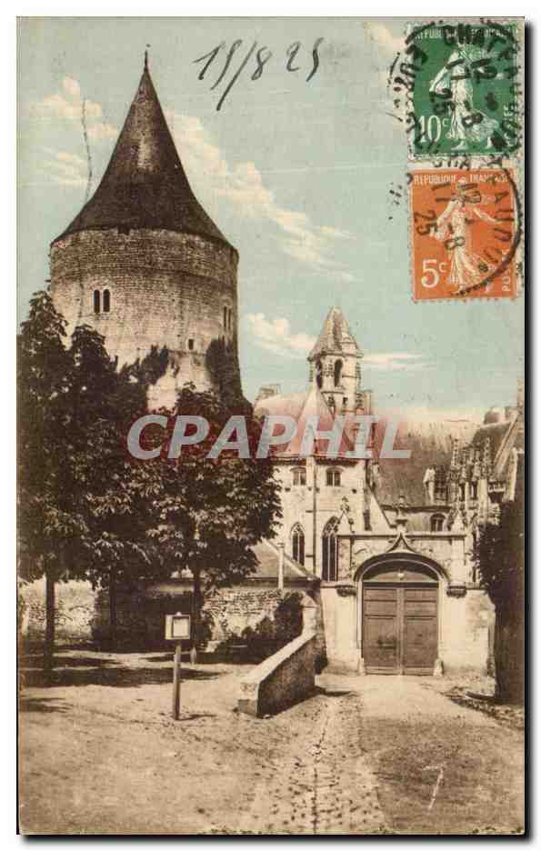 Châteaudun — Entrée du Château Donjon et Chapelle — éditeur non visible