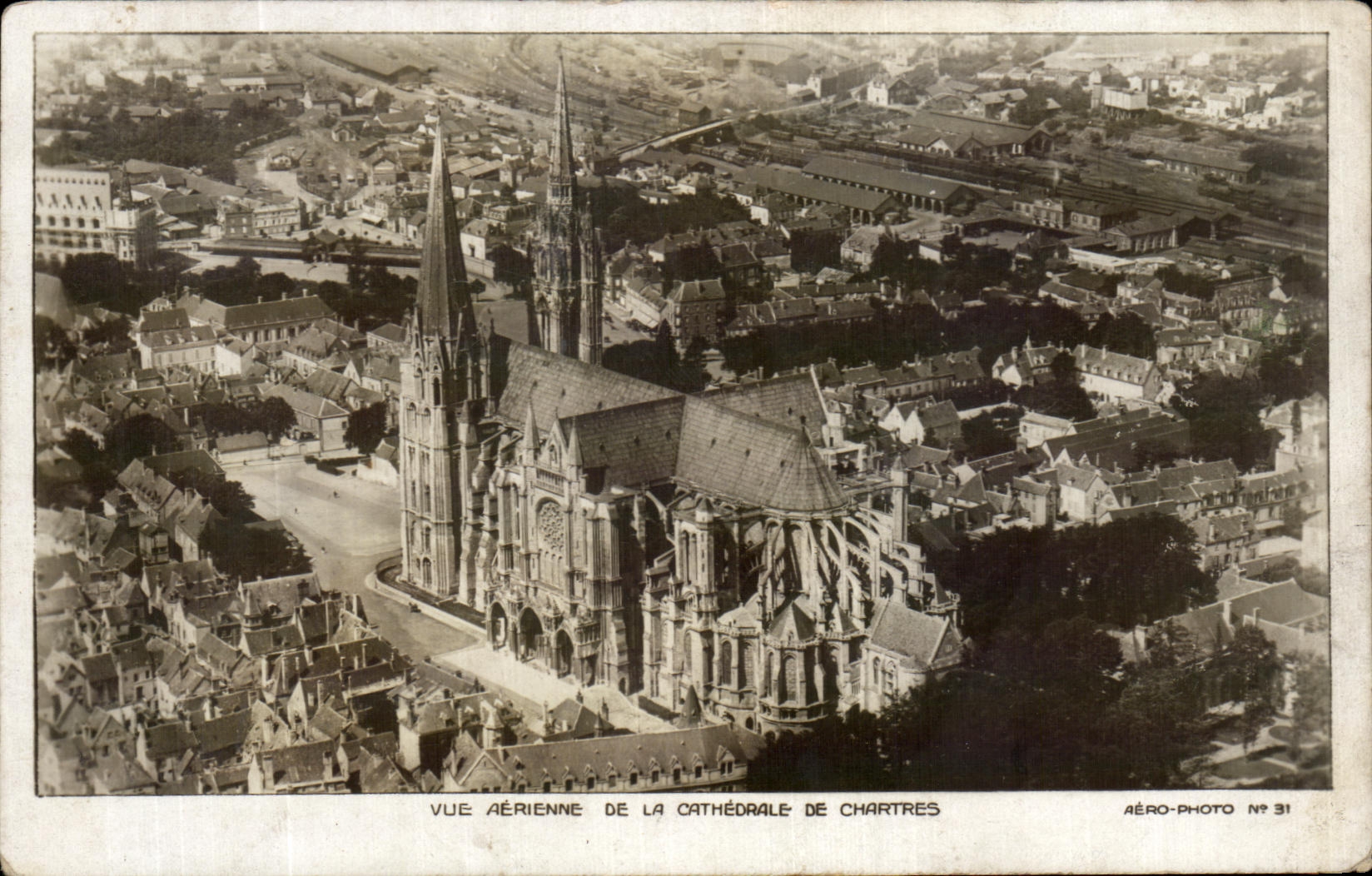 CPA Vue Aerienne De La Cathedrale De Chartres