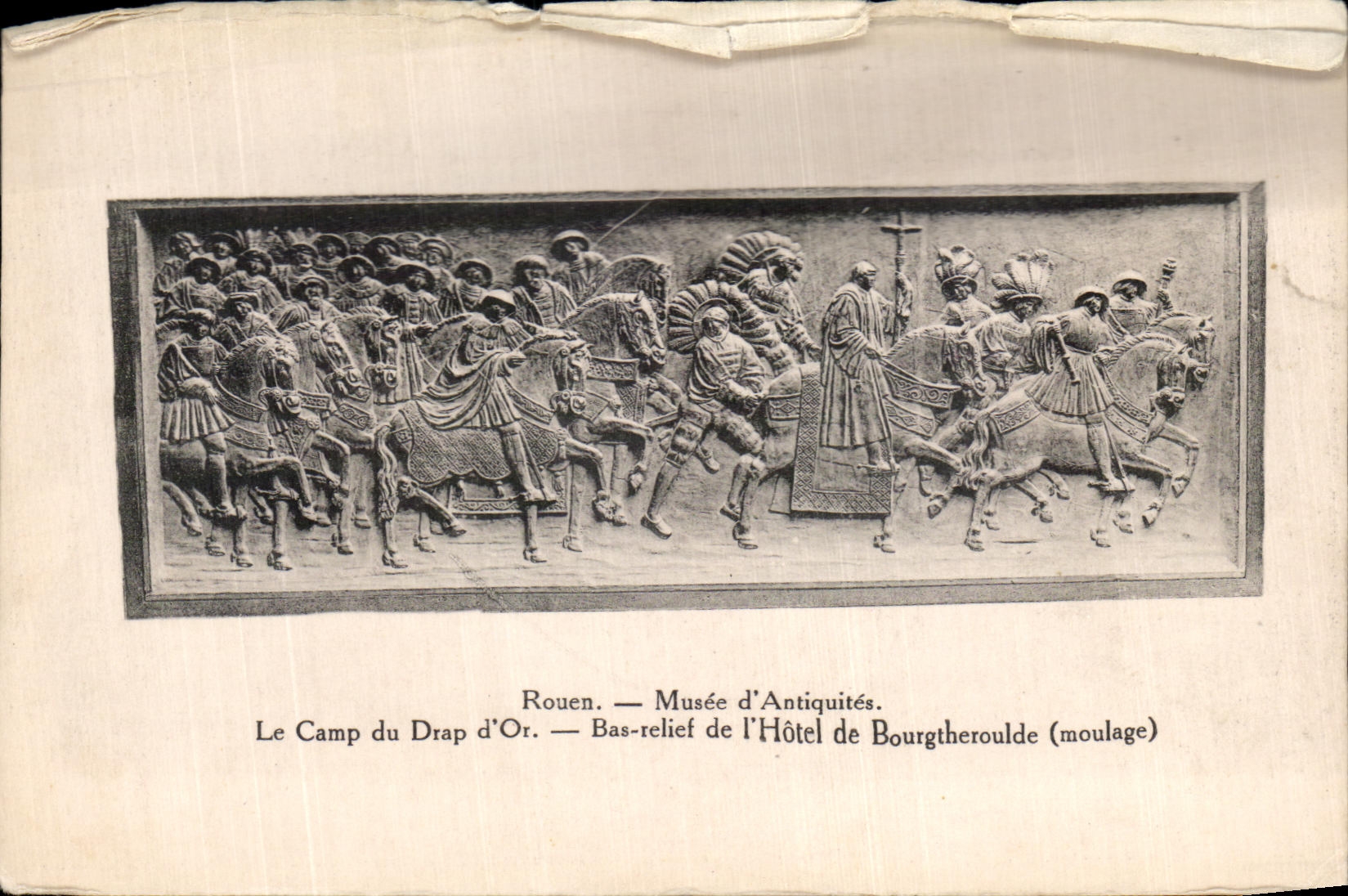 CPA Rouen Musee d'Antiquites Le Camp du Drap d'Or Bas relief de I'Hotel de Bourgtheroulde 