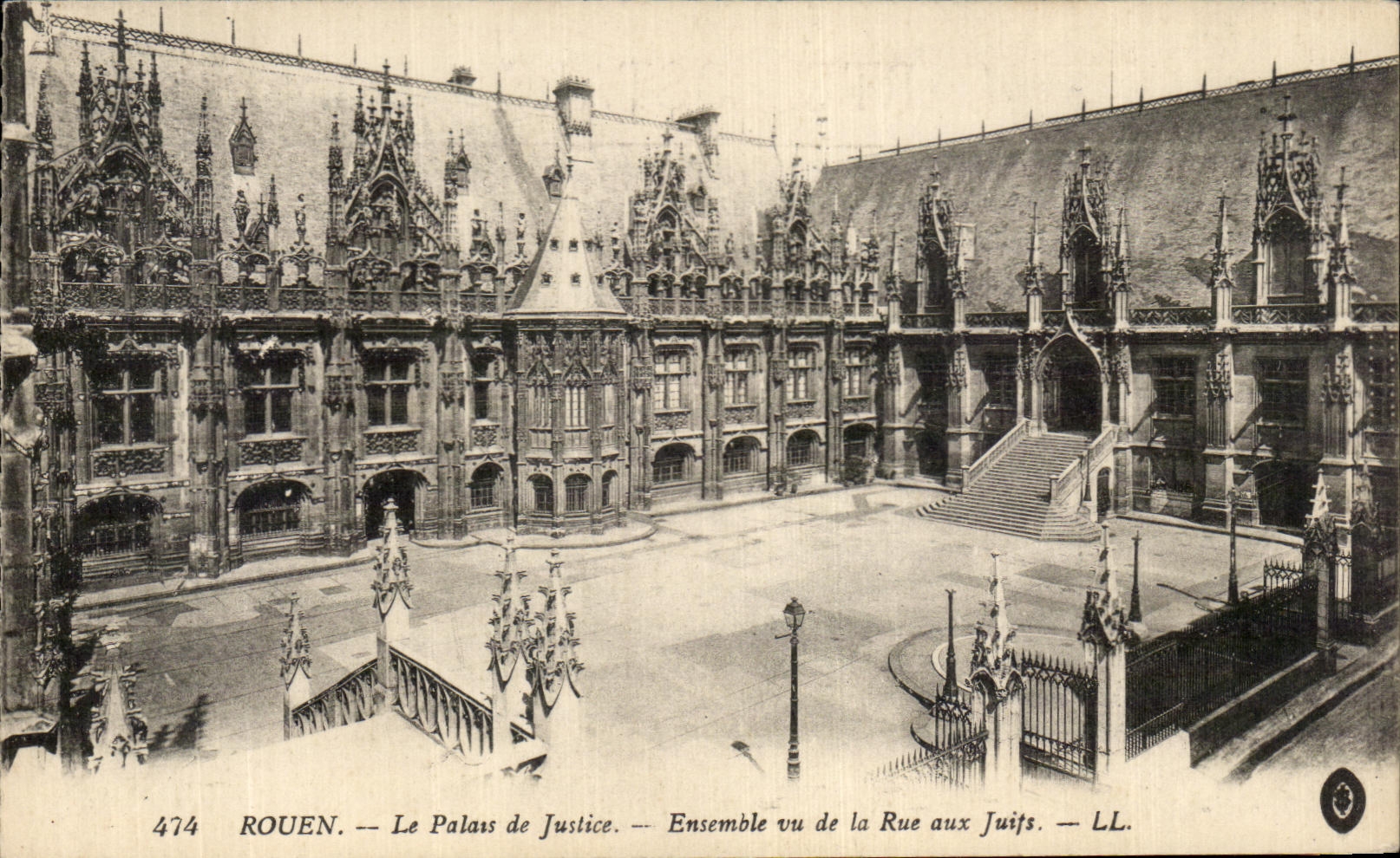 CPA Rouen Le Palais de Justice Ensemble vue de la Rue aux Juifs