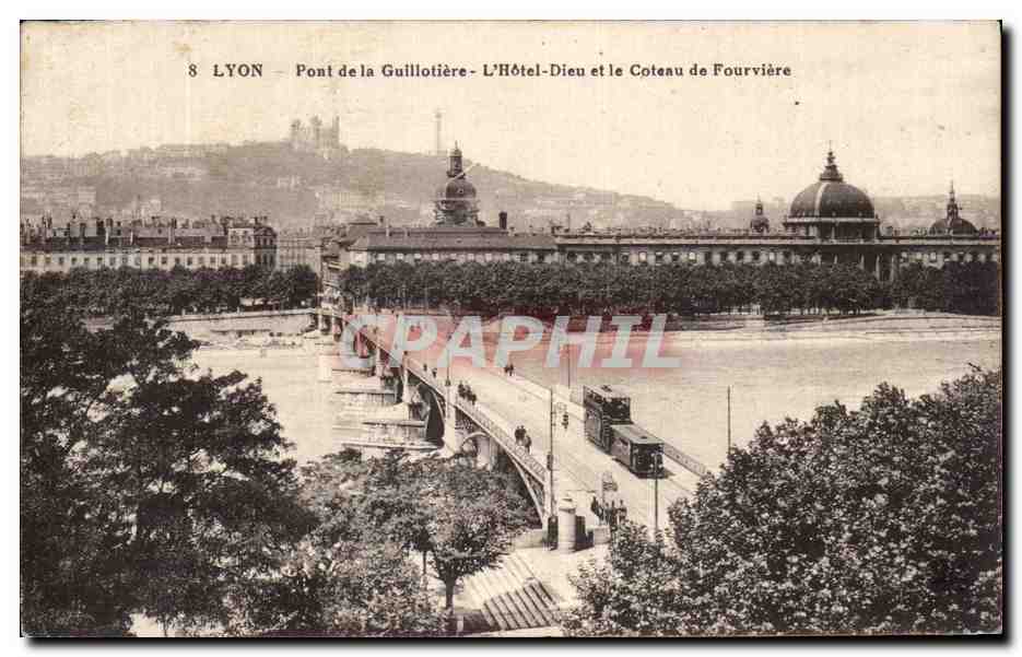 LYON - Pont de la Guillotière - L'Hôtel-Dieu et le Coteau de Fourvière
