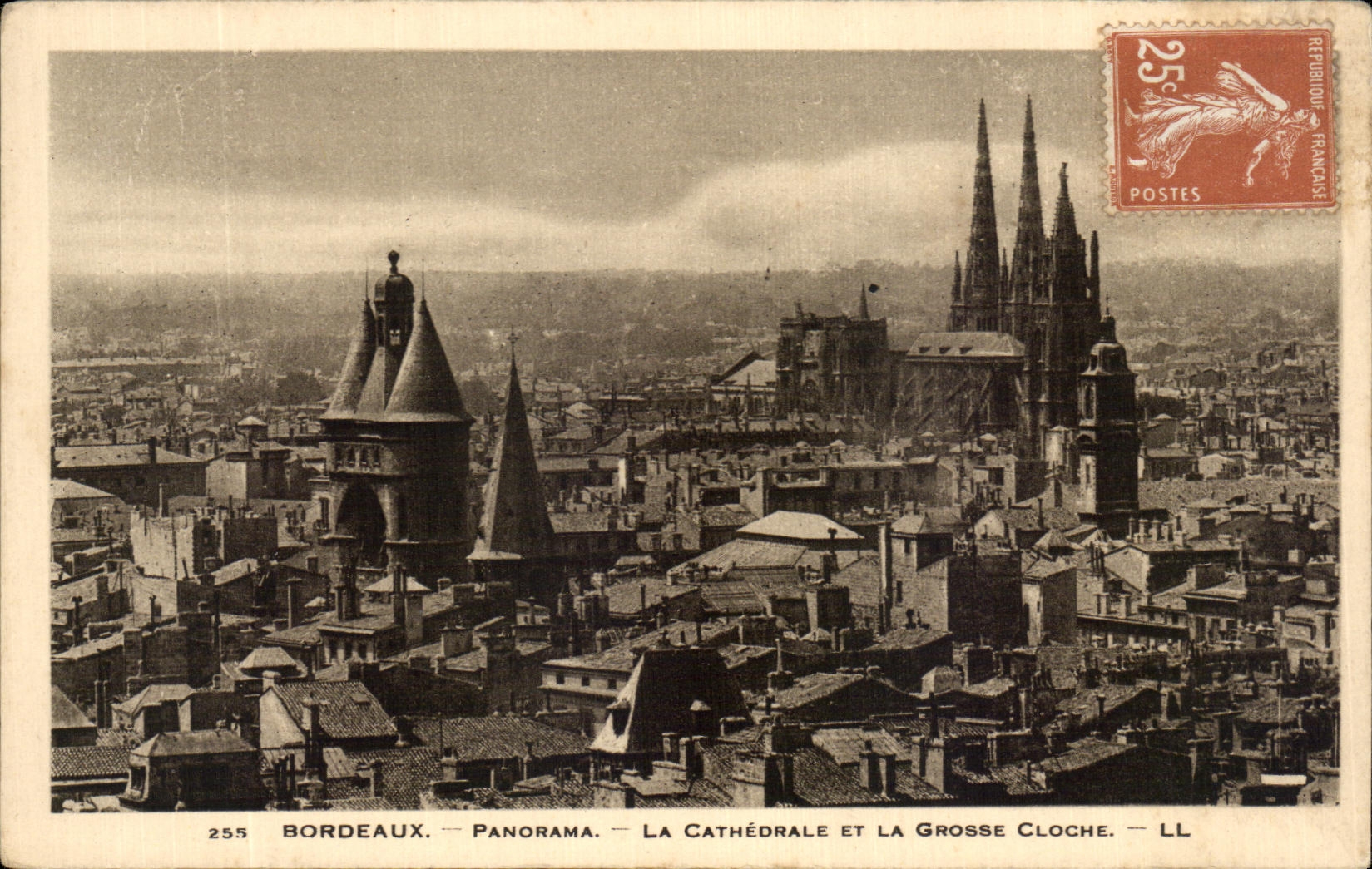 CPA Bordeaux Panorama La Cathedrale Et La Grosse Cloche