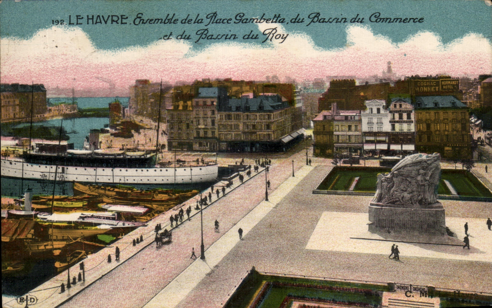 CPA Le Havre Enremble de la Place Gambetta du Bassin du Cornmerce et du Bassin du Roy Bateaux 