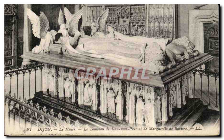 CPA Dijon Le Musee Le Tombeau de Jean Sans Peur et de Marguerite de Baviere