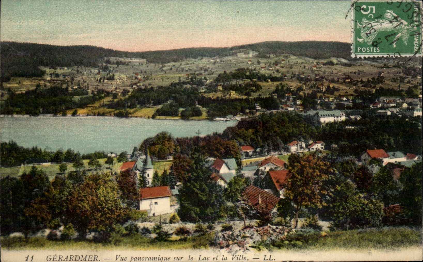 CPA Gerardmer Vue Panoramique sur le Lac et la Ville