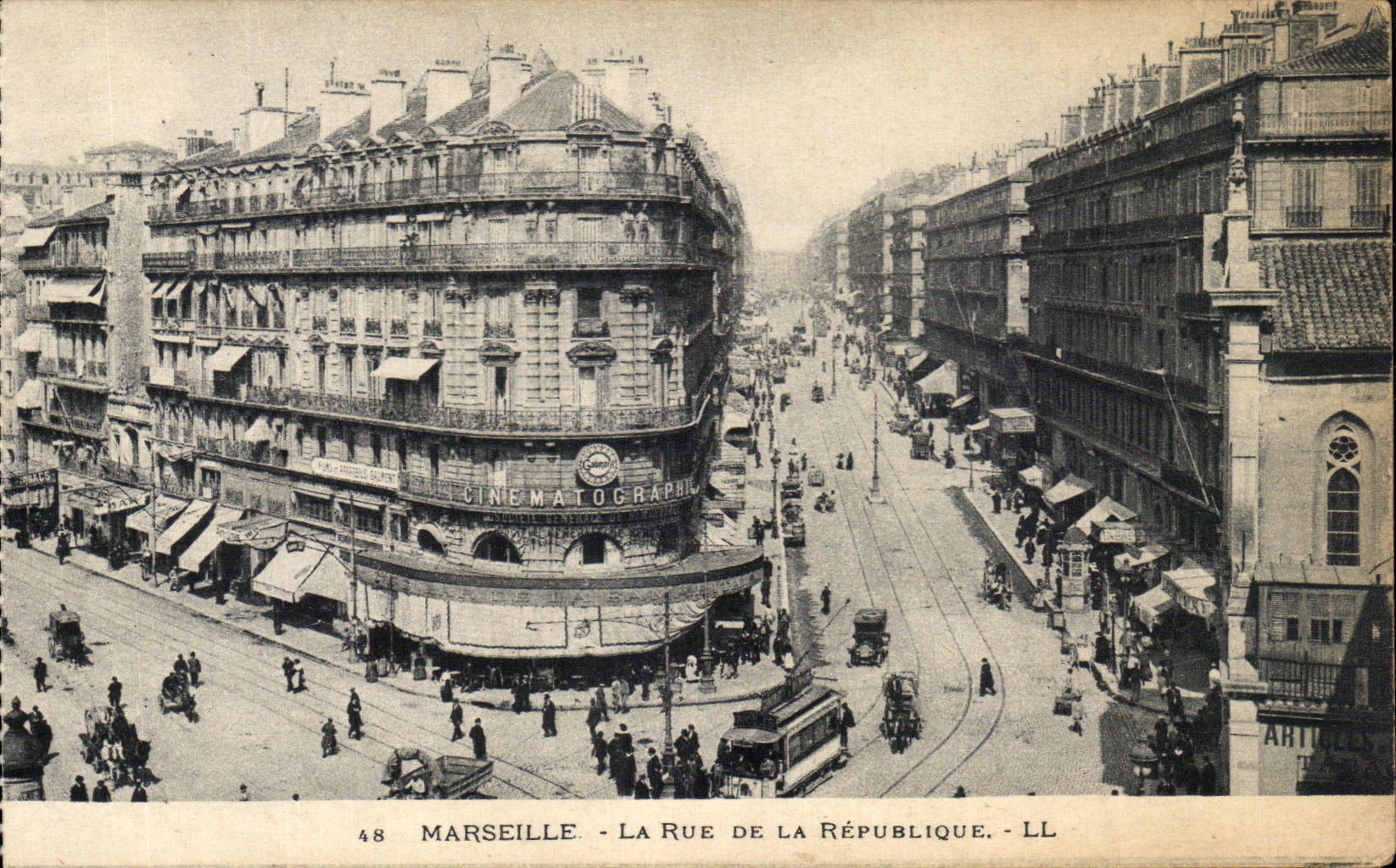 CPA Marseille La Rue De La Republique