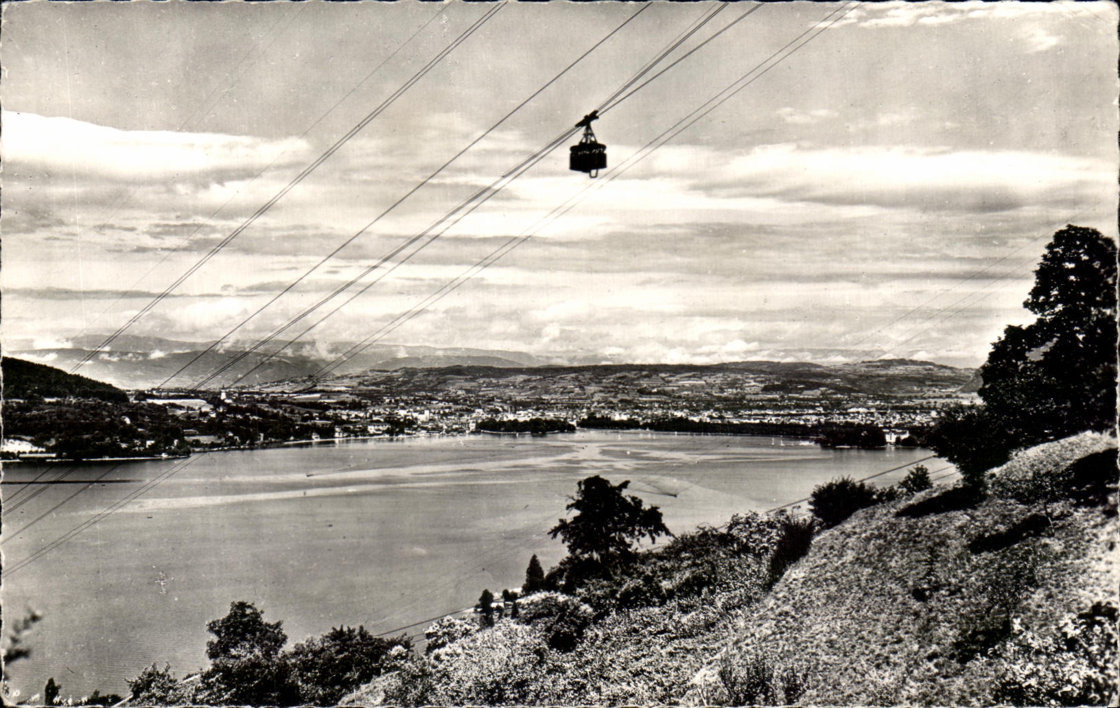 Lac d'Annecy — Vue générale d'Annecy depuis la télaphérique du Mont-Veyrier — Éditions S.A.P.A.S. - Annecy