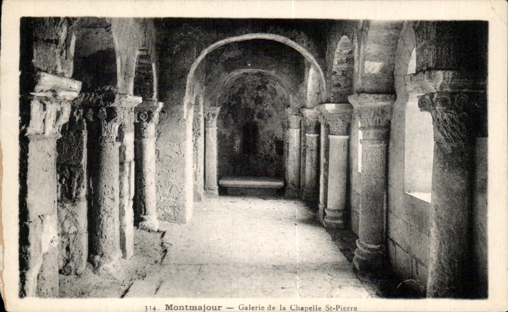 Montmajour — Galerie de la Chapelle St-Pierre — Éditeur J. George