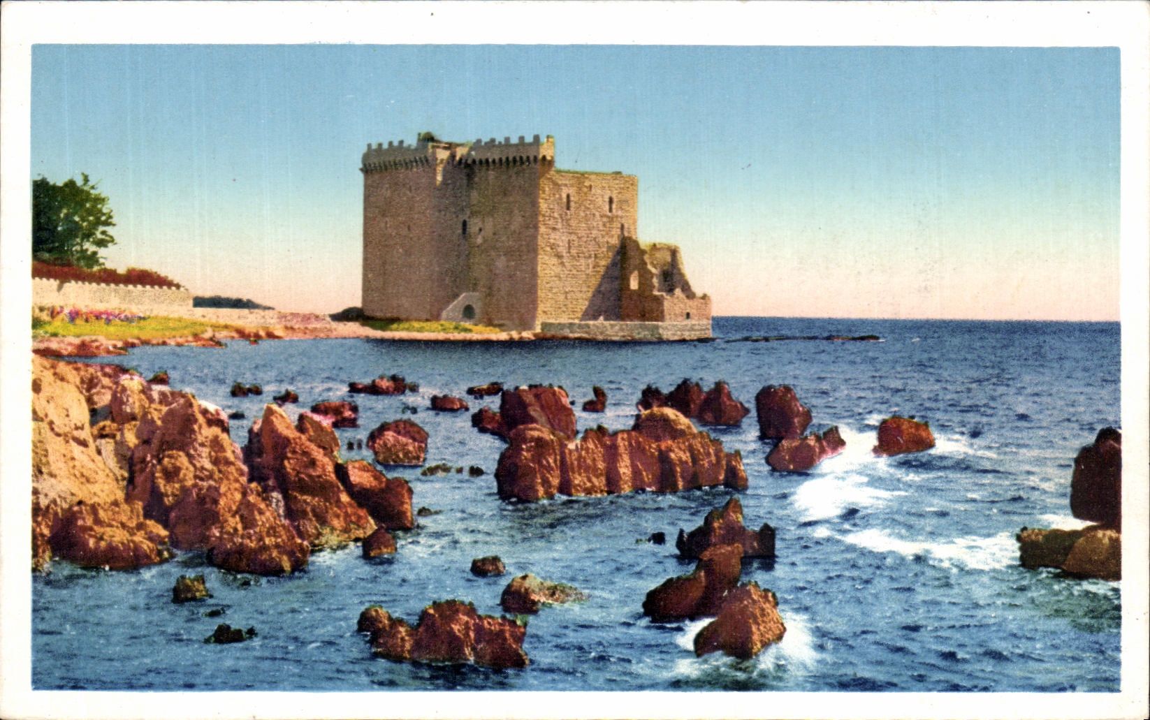CPA Ile Saint Honorat Monastere fortifle et recifs 