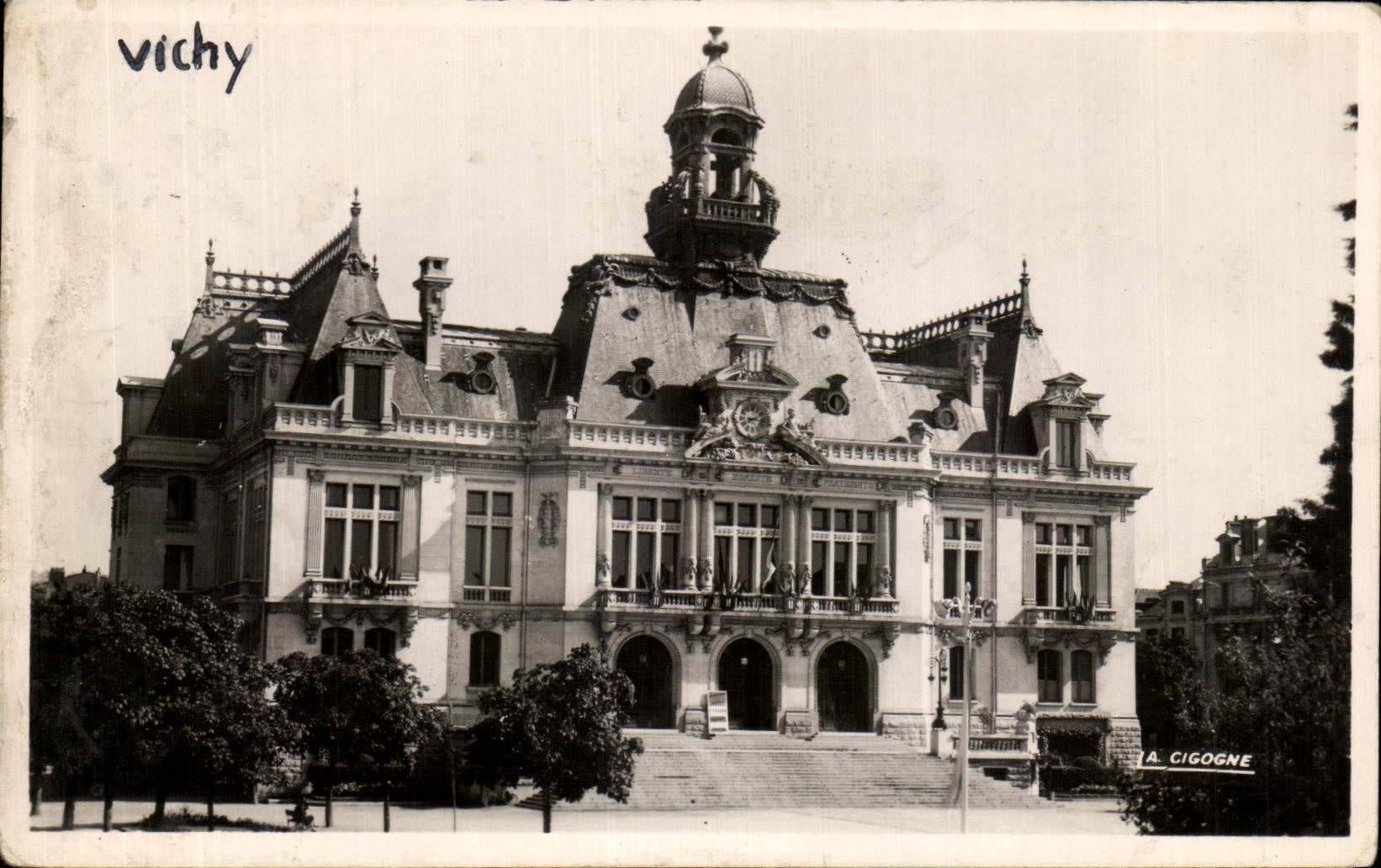 CPA Vichy Hotel de ville