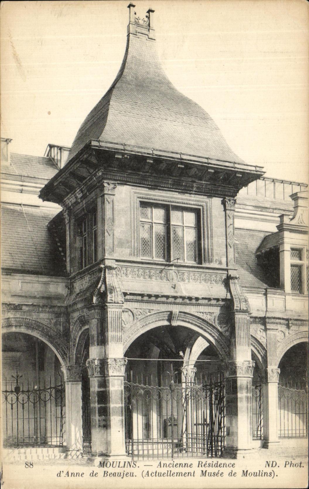 CPA Moulins Ancienne Residence d'anne de Beaujeu