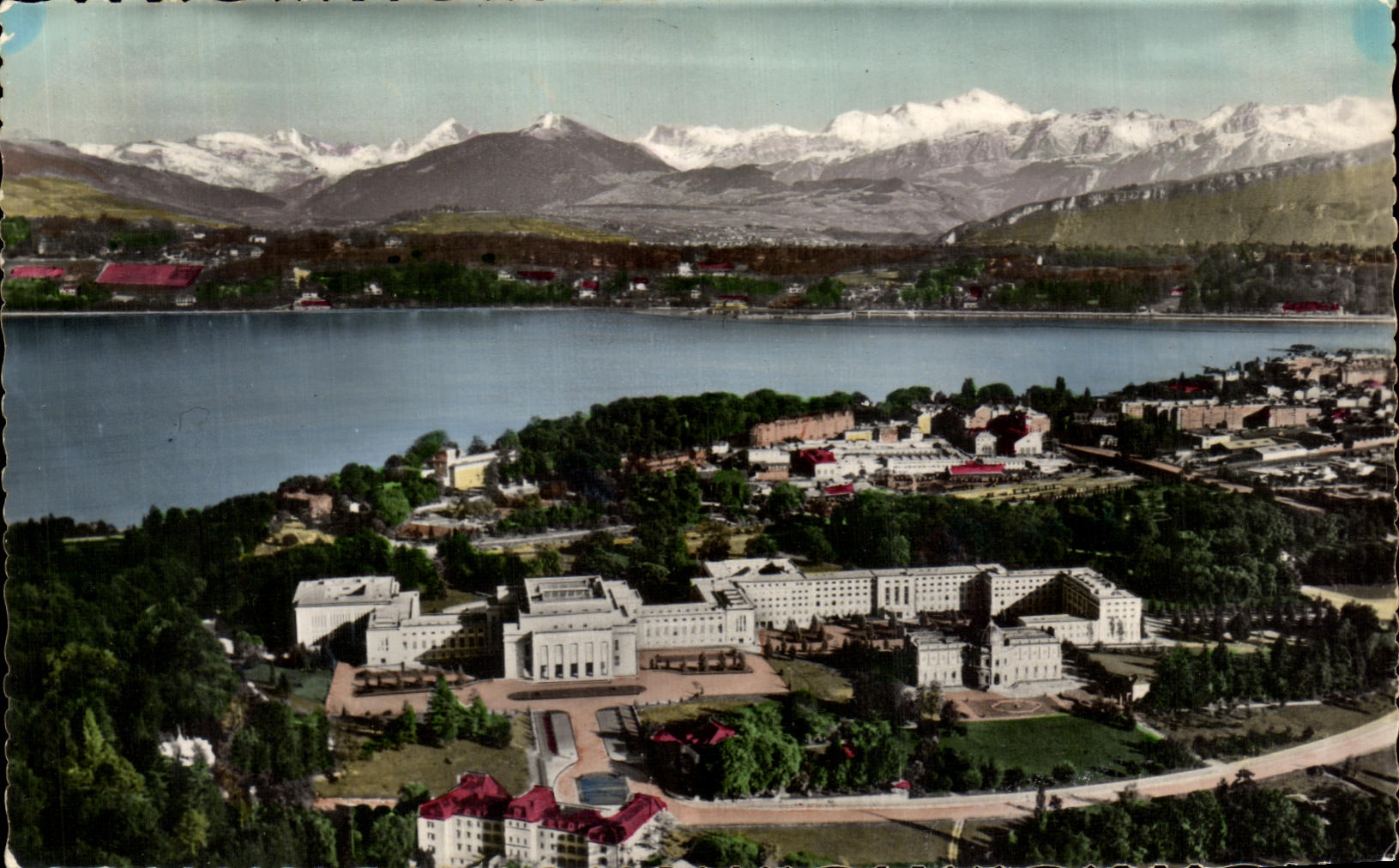 CPA Geneve Le Palais des Nations Unies et le Mont Blanc