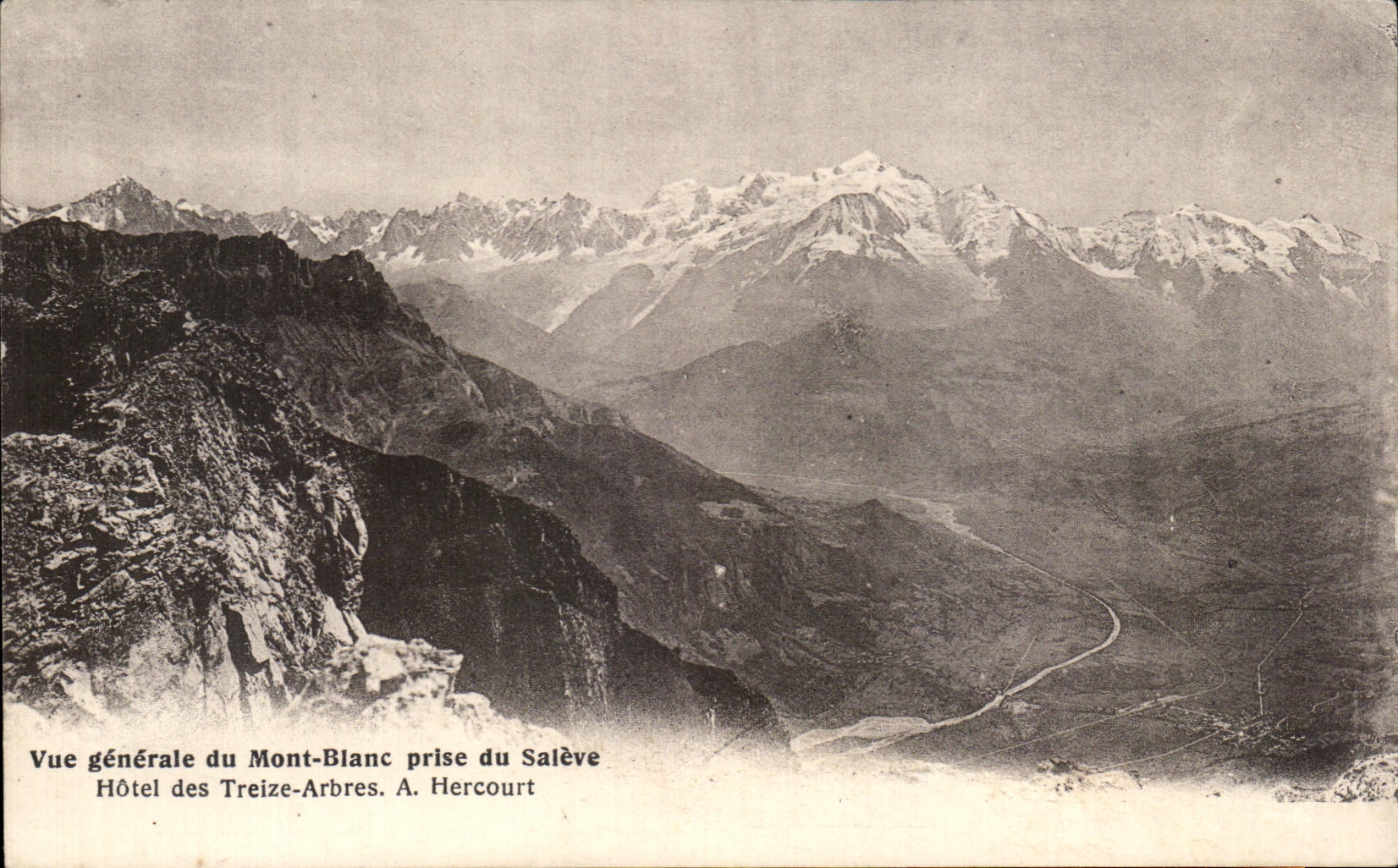 CPA Vue genereale du Mont Blanc prise du Saleve Hotel des Treize Arbres 