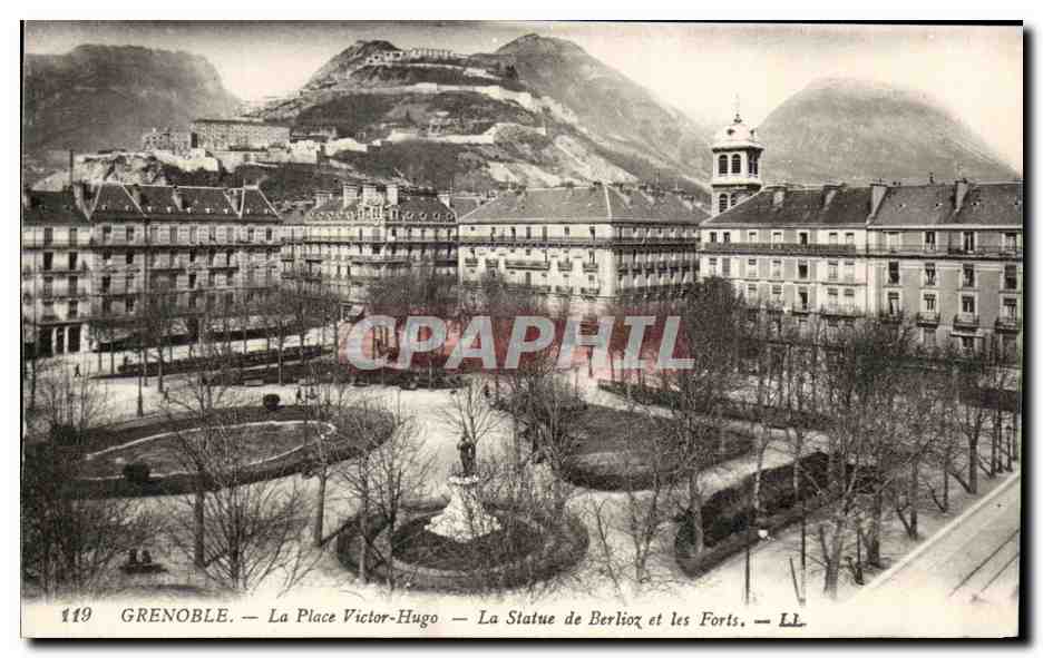 Grenoble — La Place Victor-Hugo — La Statue de Berlioz et les Forts — LL