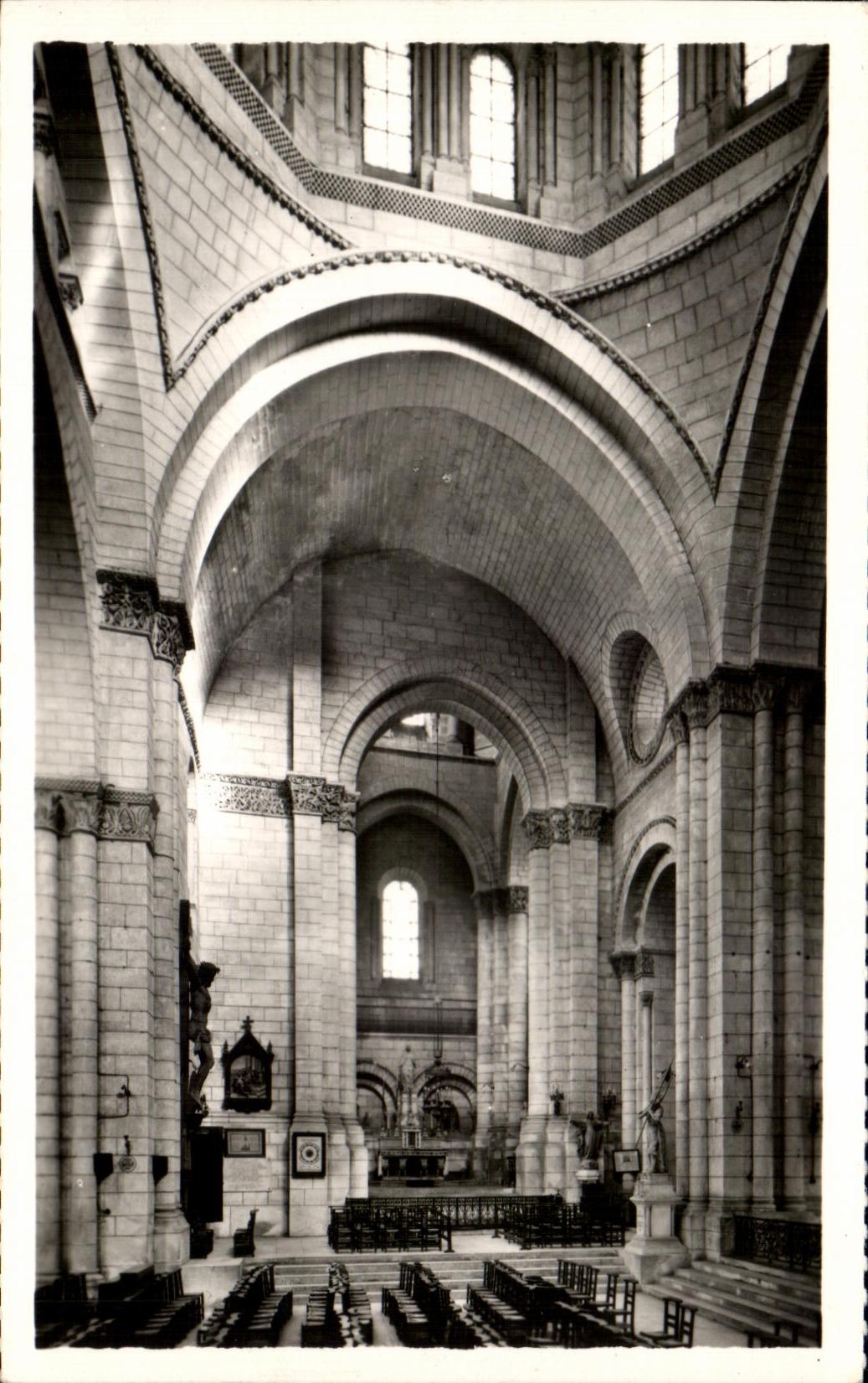 Cathédrale d'Angoulême — Transept Nord. Autel de la Vierge — Éditions Charentaises d'A. Gilbert