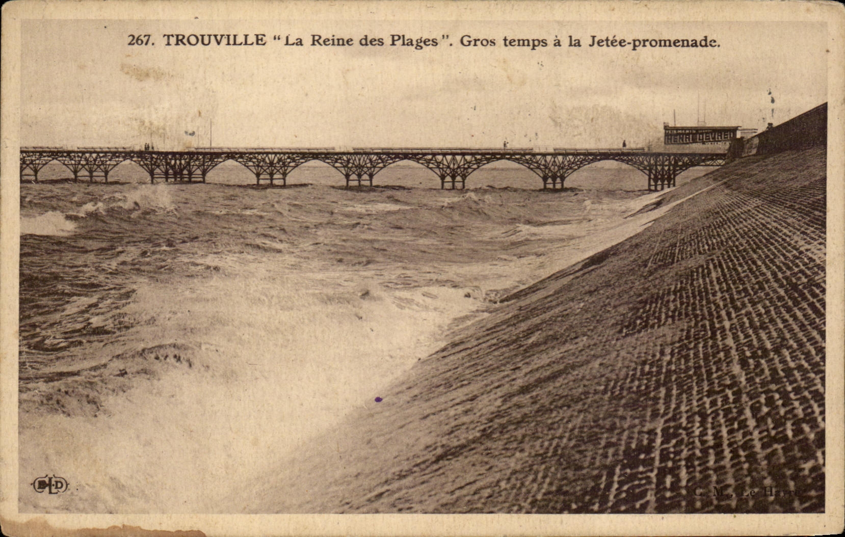 Trouville "La Reine des Plages" — Gros temps à la Jetée-promenade — C. M. Le Havre, n°267