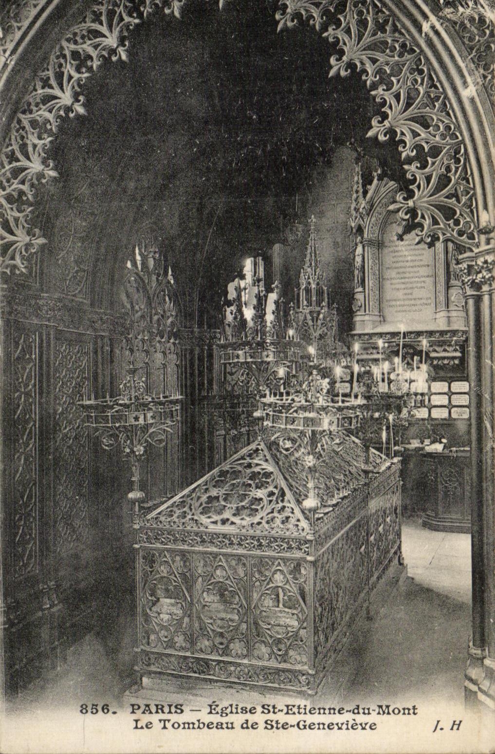 CPA Paris Eglise St Etienne du Mont Le Tombeau de Ste Genevieve
