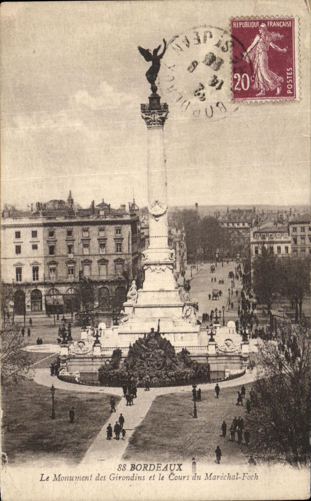 CPA Bordeaux Le Monument des Girondins et le Cours du Marechal Foch