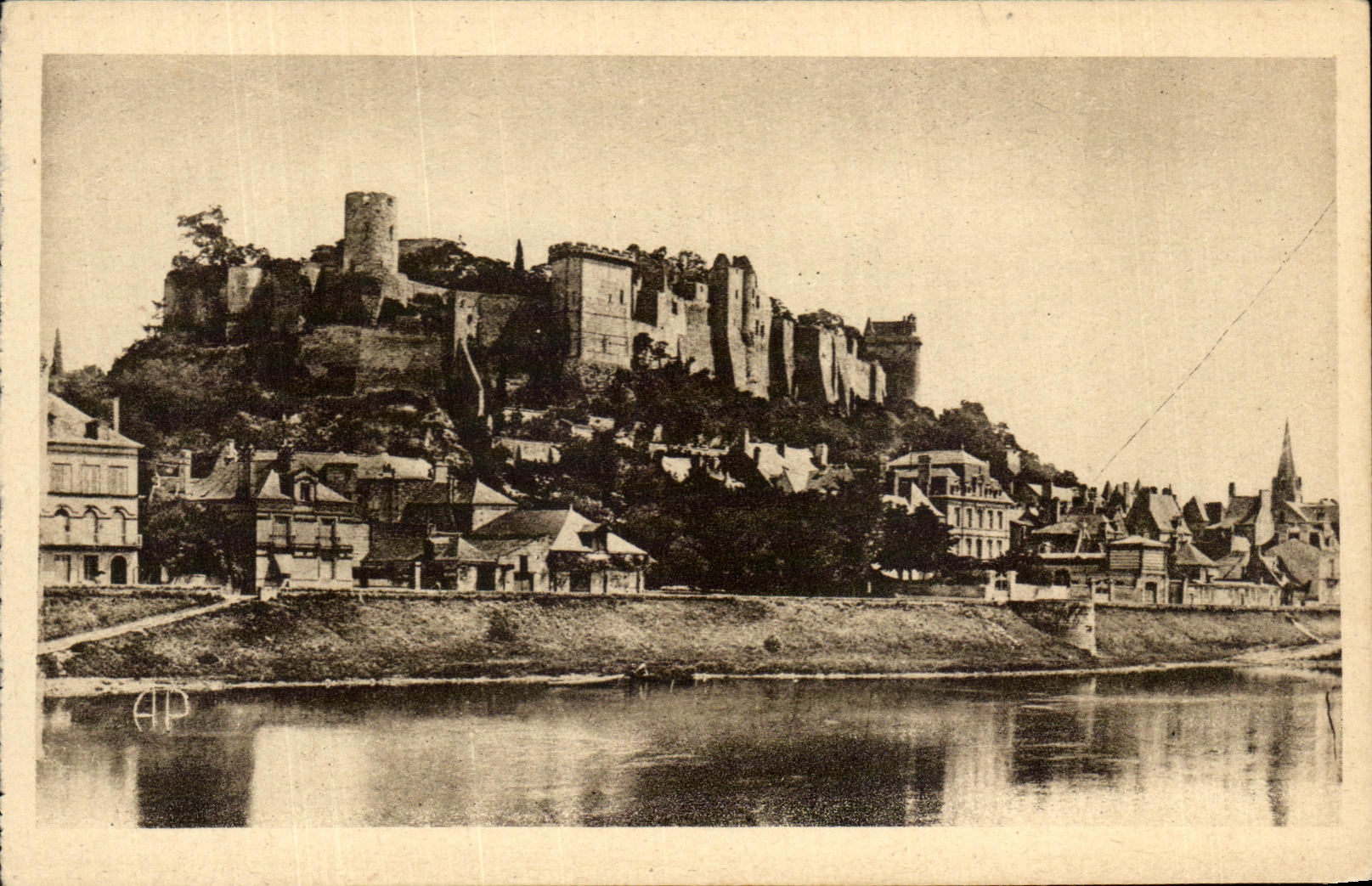 CPA Chinon Ruines du Chateau 