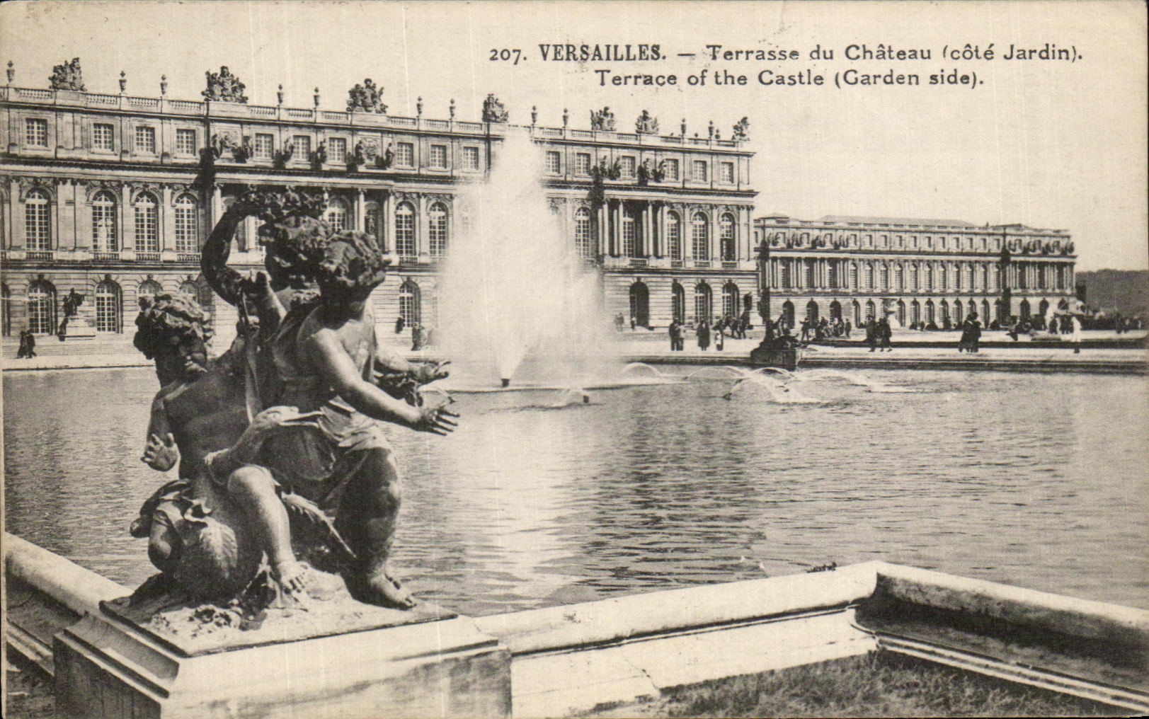 Versailles — Terrasse du Château (côté Jardin) — Édition P. Girard, n° 207