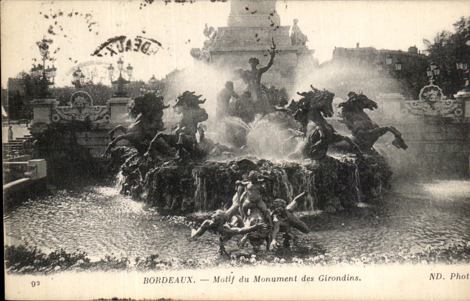 CPA Bordeaux Motif du Monument des Girondins