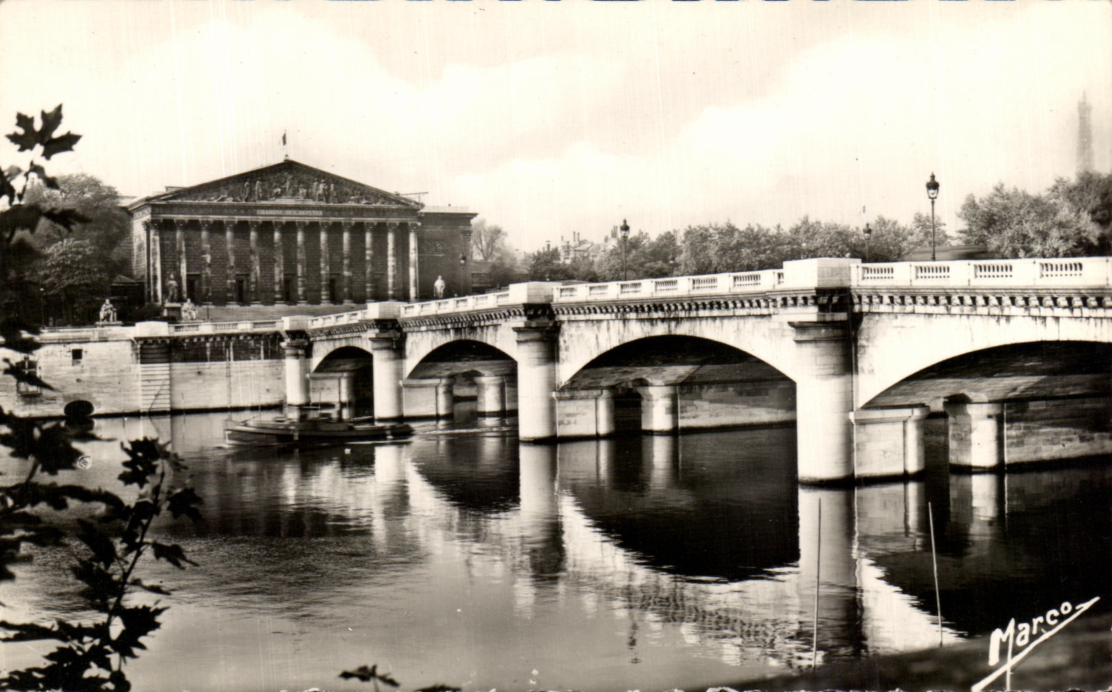 CPA Notre Paris Le Pont de la Concorde Et La Chambre des Deputes 
