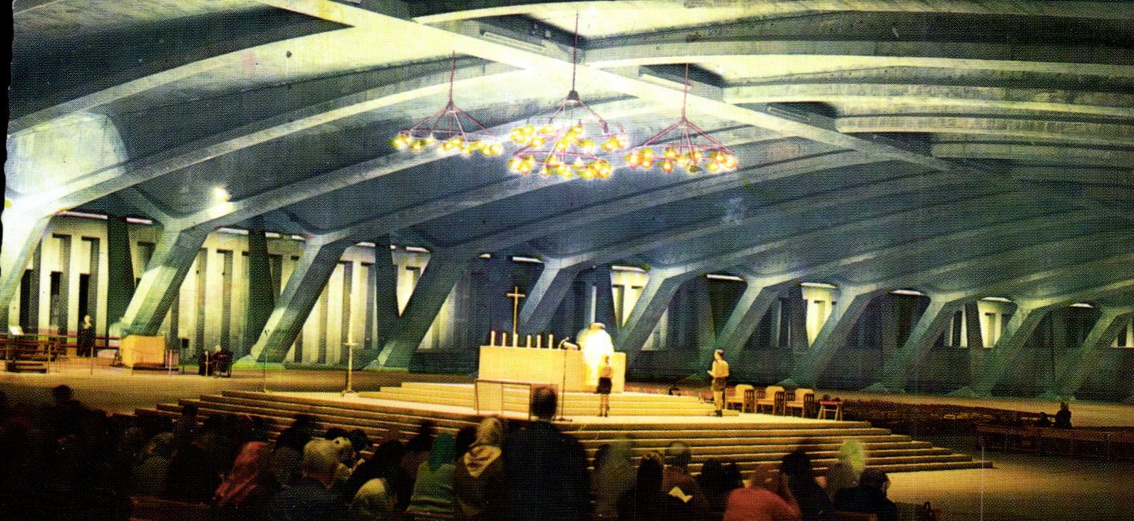 CPA Lourdes La Basilique Saint Pie X Celebration de la Sainte Messe