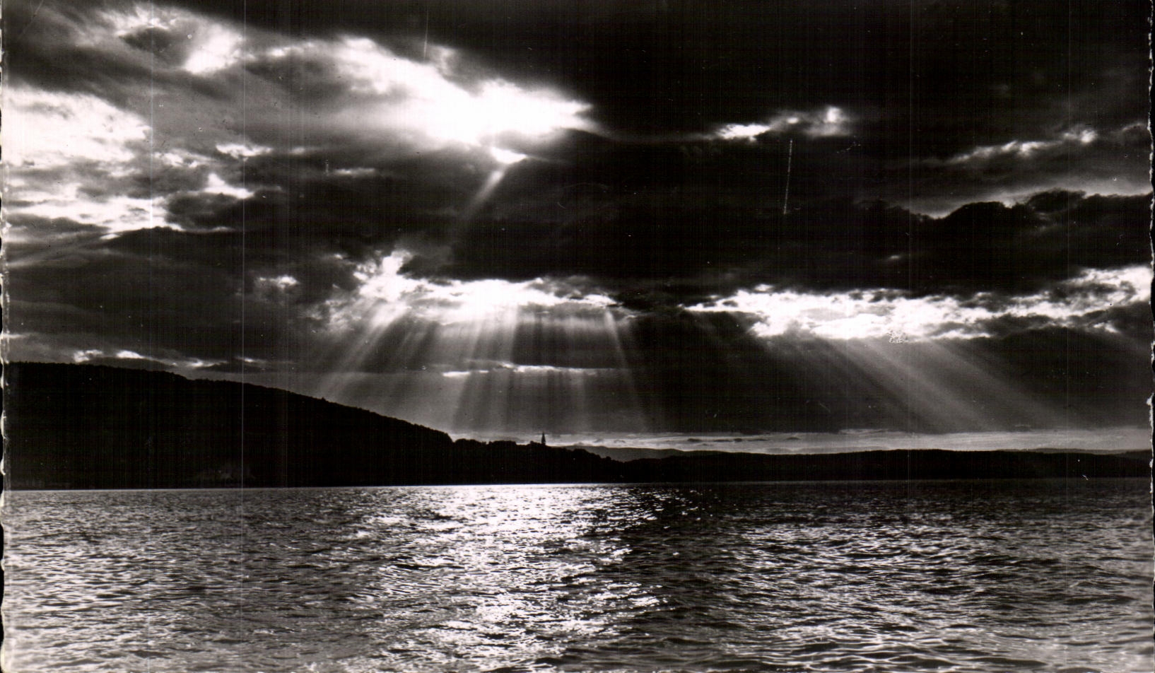 Lac d'Annecy — Jeux de lumière sur le lac — G. ROSSAT-MIGNOD