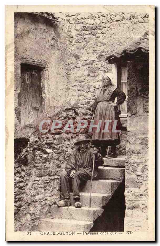 CPA Chatel Guyon Paysans Chez eux Folklore Costume