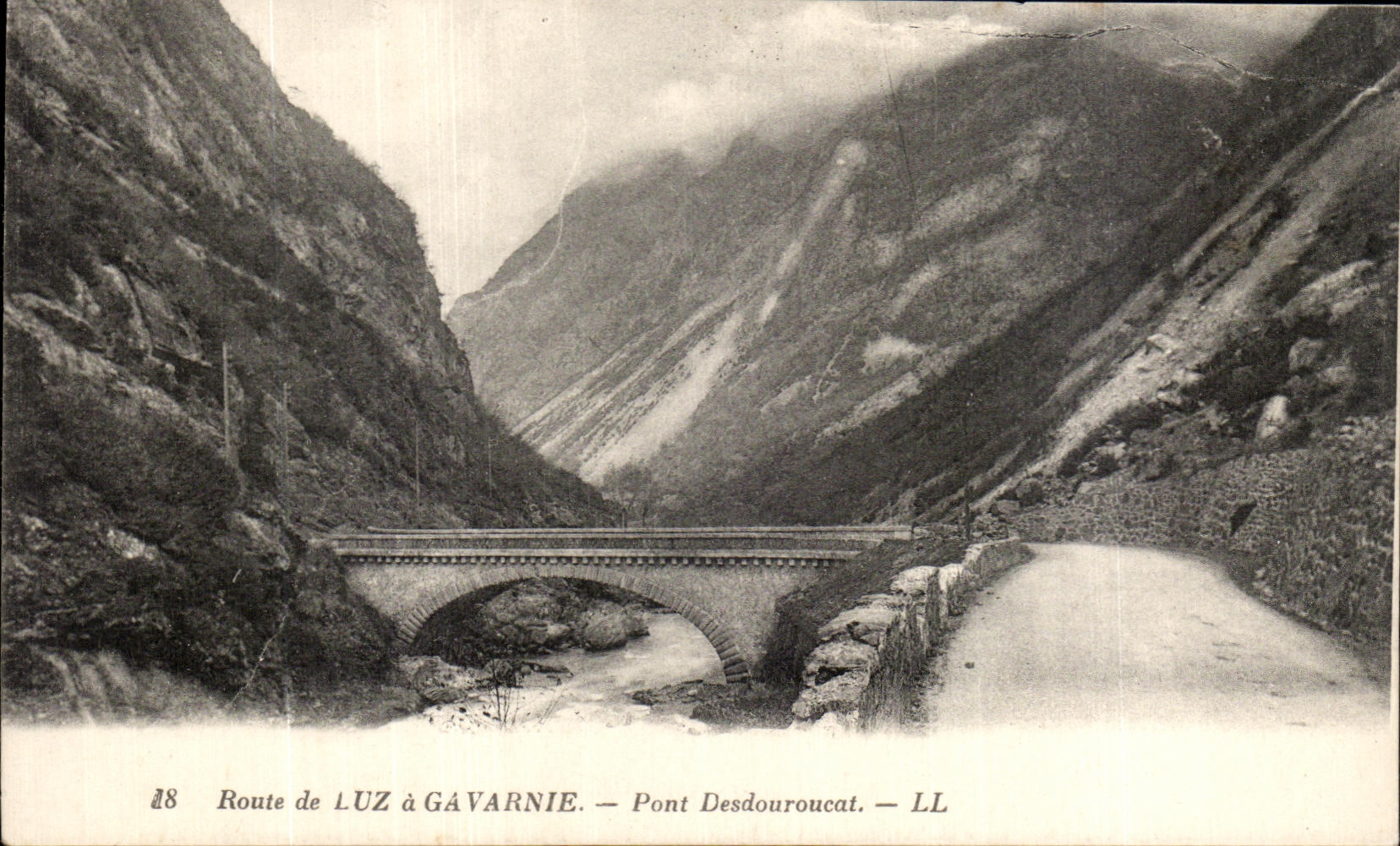 CPA Route de Luz a Gavarnie Pont Desdouroucat 