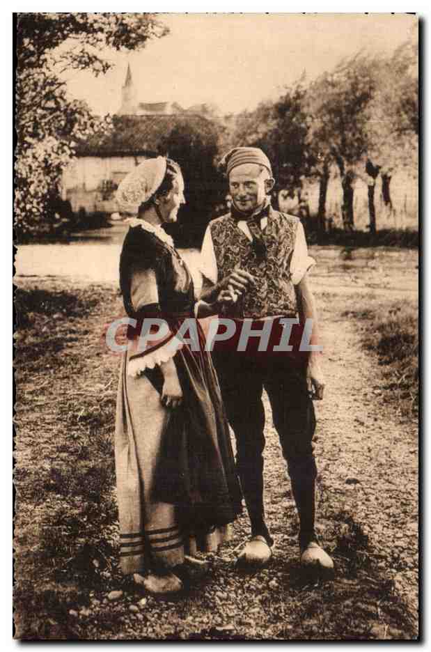CPA En Bresse Autrefois Zet et Zette Folklore Costume