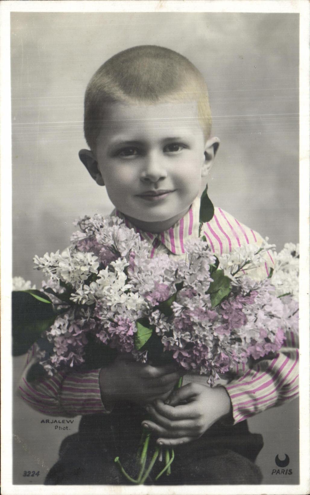 CPA Fantaisie Enfant Fleurs
