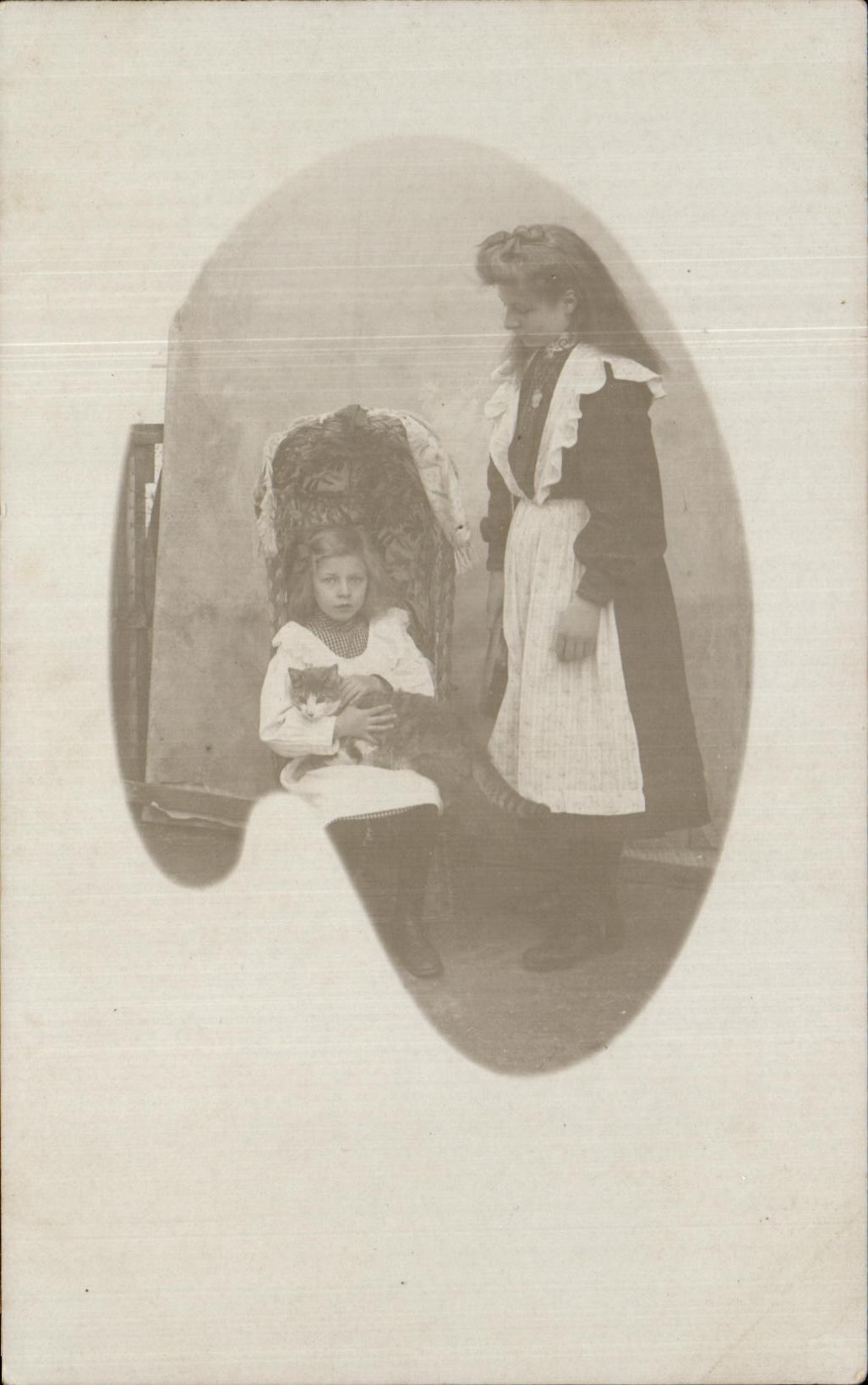CPA Fantaisie Enfants Fille Chat