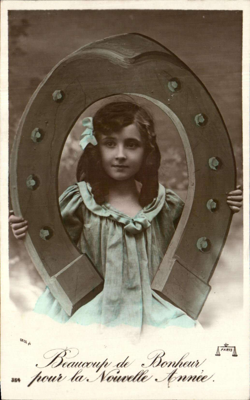 CPA Fantaisie Enfant Fille Fer a cheval