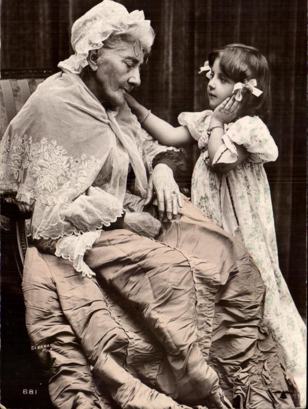 CPA Fantaisie Enfant et vielle femme 