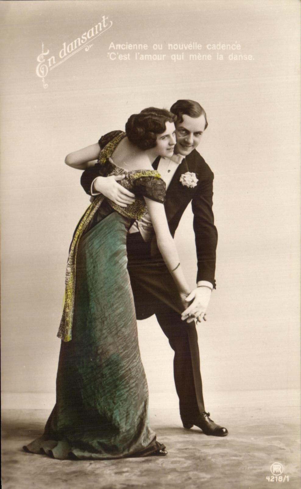 CPA Fantaisie Femme Danse