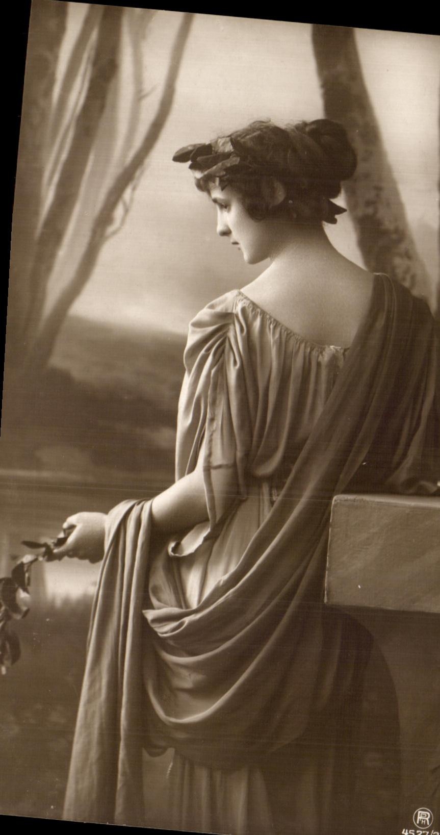 CPA Fantaisie Femme 