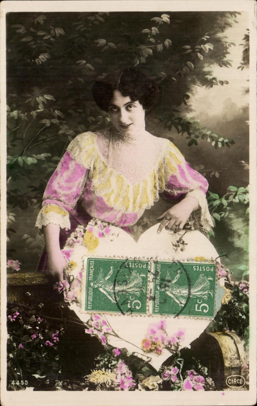 CPA Fantaisie Femme coeur 