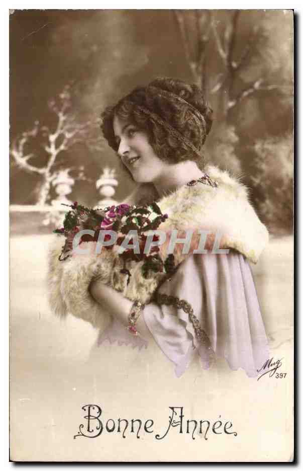 Jeune femme en fourrure tenant un bouquet — Bonne Année — Mug 397
