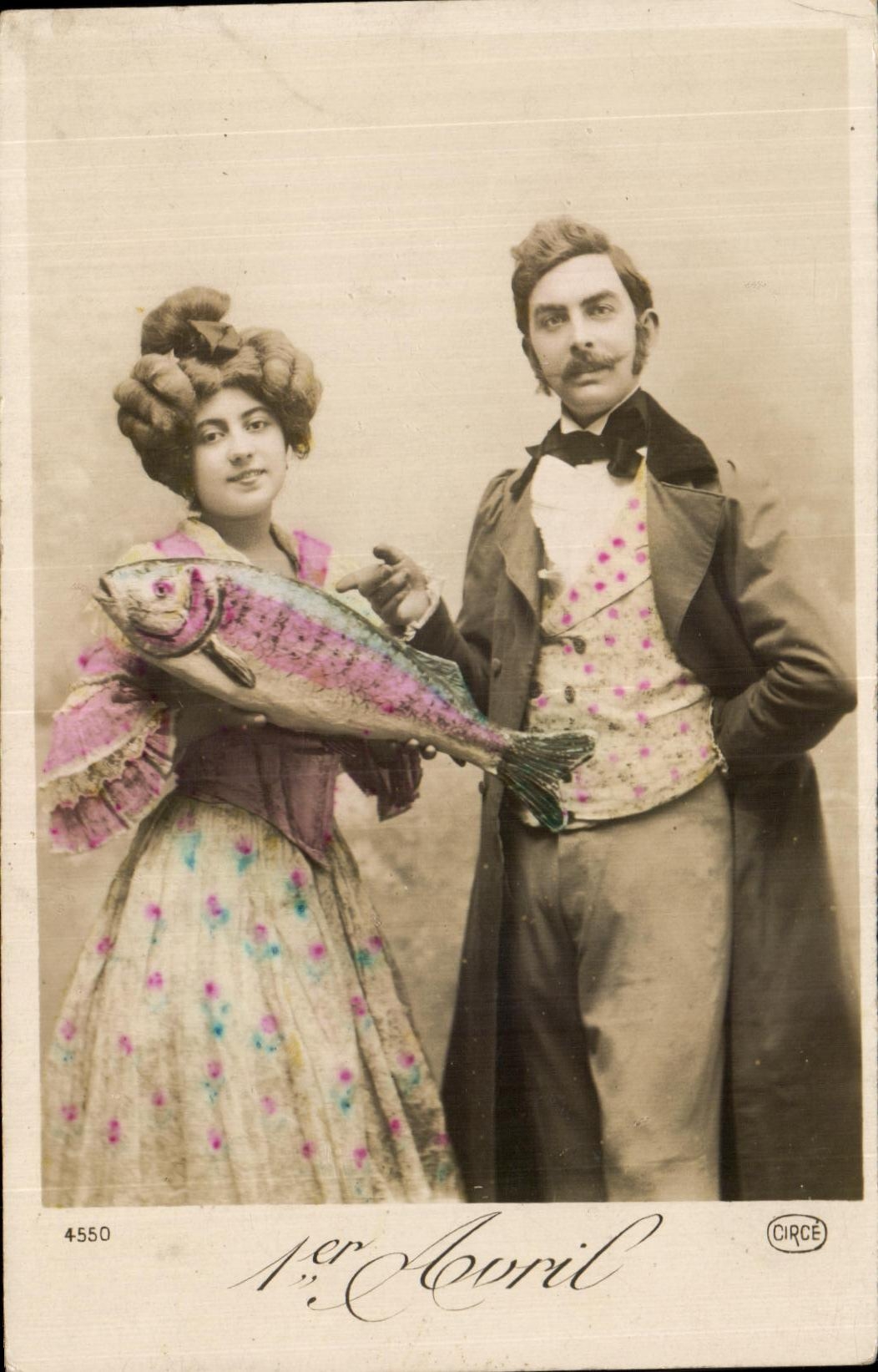 CPA Fantaisie Femme Couple Poisson 